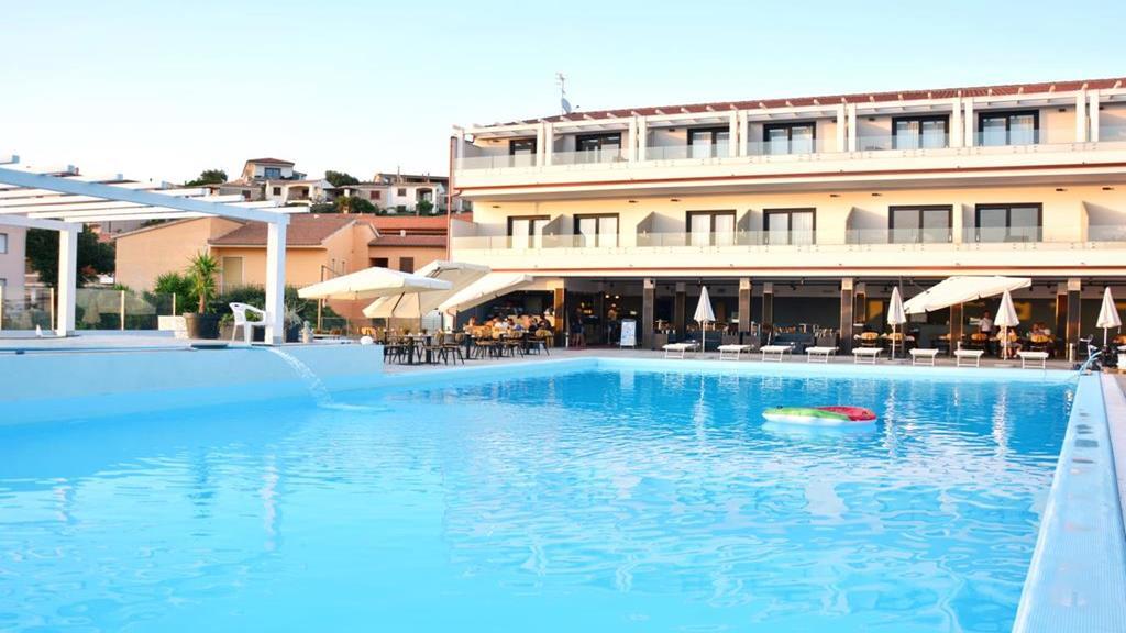 Horizon Hotel Badesi Exterior photo